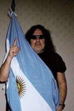 Diseño Bandera y anteojos negros